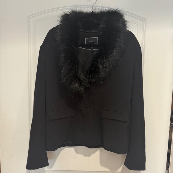 Black Blazer with detachable faux fur collar - Picture 1 of 3